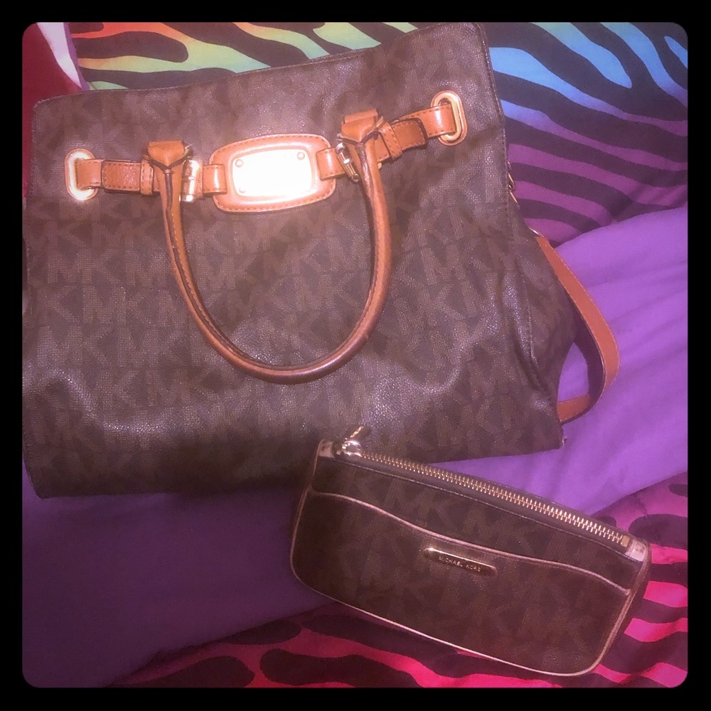 Michael Kors large Hampton tote w/makeup bag